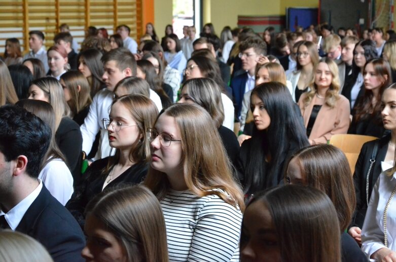  Zakończenie roku szkolnego maturzystów w Ekonomiku w Skierniewicach [ZDJĘCIA] 