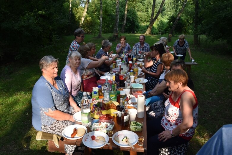  Zaledwie jedna trzecia seniorów z klubu Rawka spotkała się na pikniku 