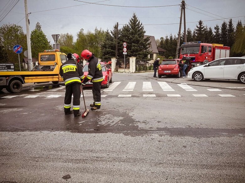  Zderzenie 4 samochodów na Łódzkiej w Skierniewicach 