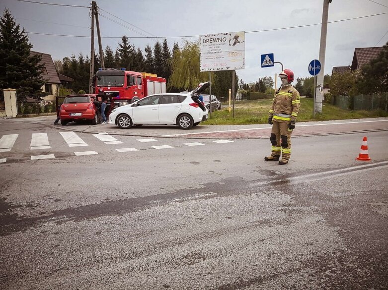  Zderzenie 4 samochodów na Łódzkiej w Skierniewicach 