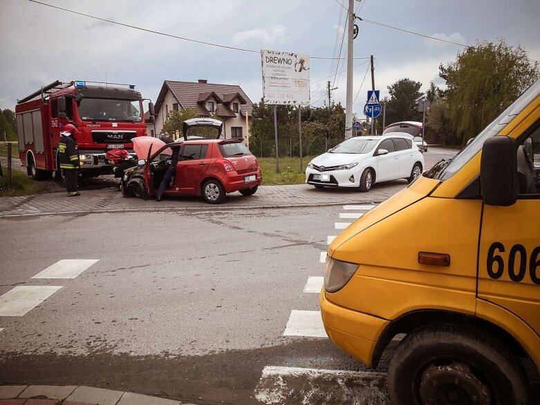  Zderzenie 4 samochodów na Łódzkiej w Skierniewicach 