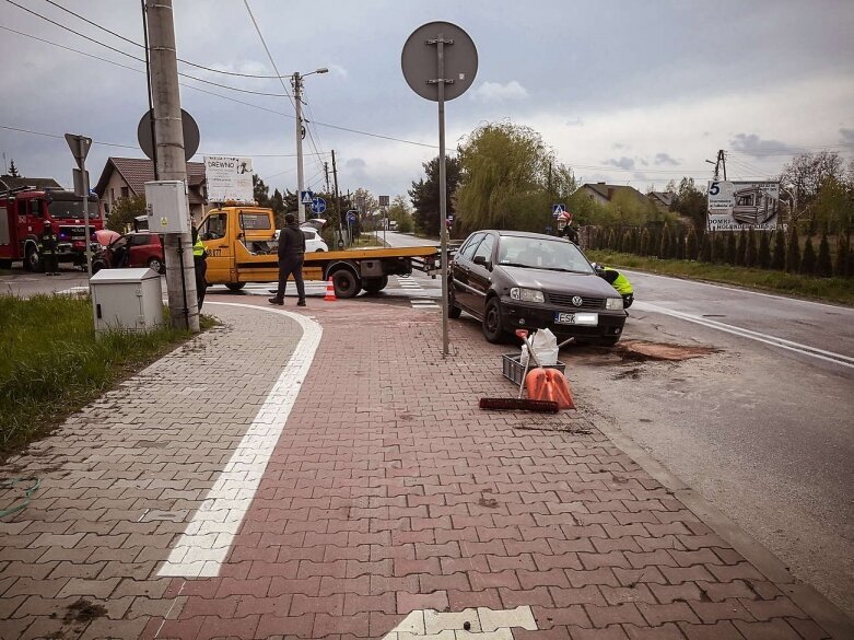  Zderzenie 4 samochodów na Łódzkiej w Skierniewicach 