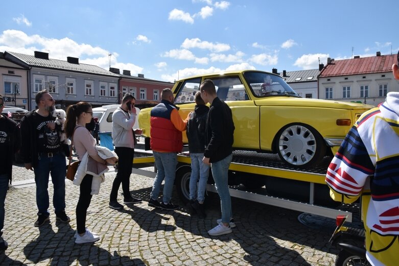  Zlot klasyków na skierniewickim rynku 