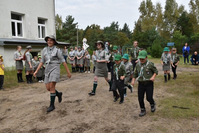  Zuchy ze Skierniewic spędziły weekend na Wrzosowisku 