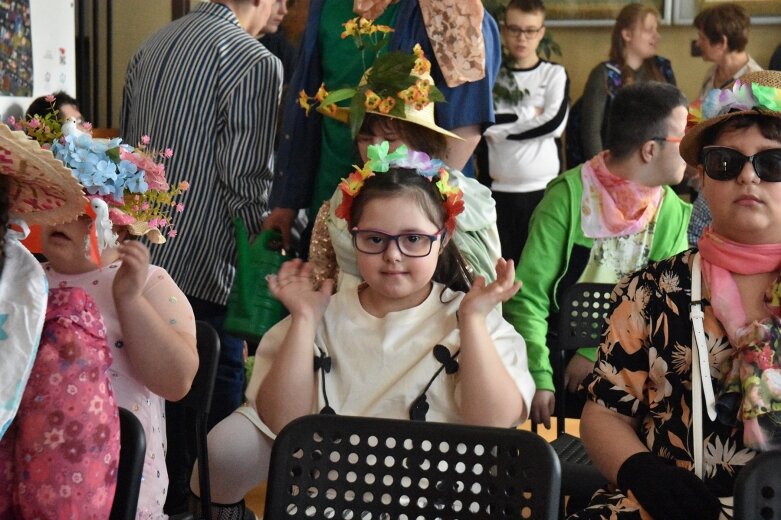  „Nie do pary”, ale razem. Pokaz mody z przesłaniem w SOSW w Skierniewicach  