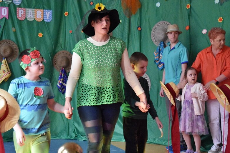  „Nie do pary”, ale razem. Pokaz mody z przesłaniem w SOSW w Skierniewicach  