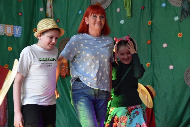  „Nie do pary”, ale razem. Pokaz mody z przesłaniem w SOSW w Skierniewicach  