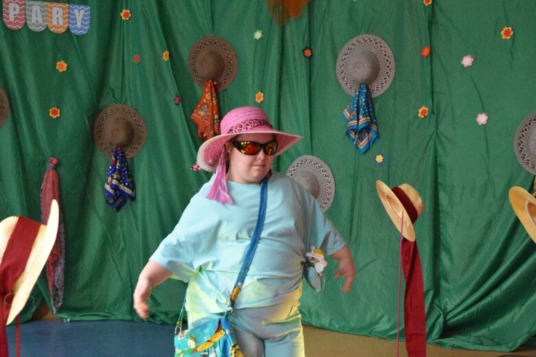  „Nie do pary”, ale razem. Pokaz mody z przesłaniem w SOSW w Skierniewicach  