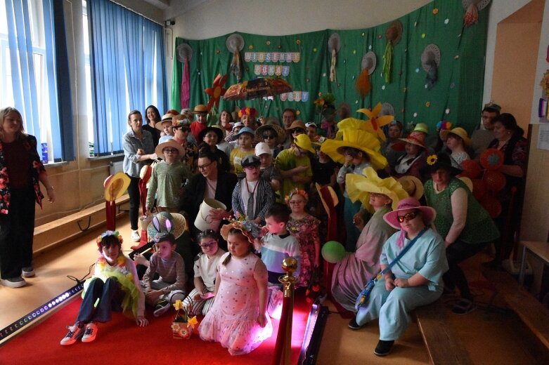  „Nie do pary”, ale razem. Pokaz mody z przesłaniem w SOSW w Skierniewicach  