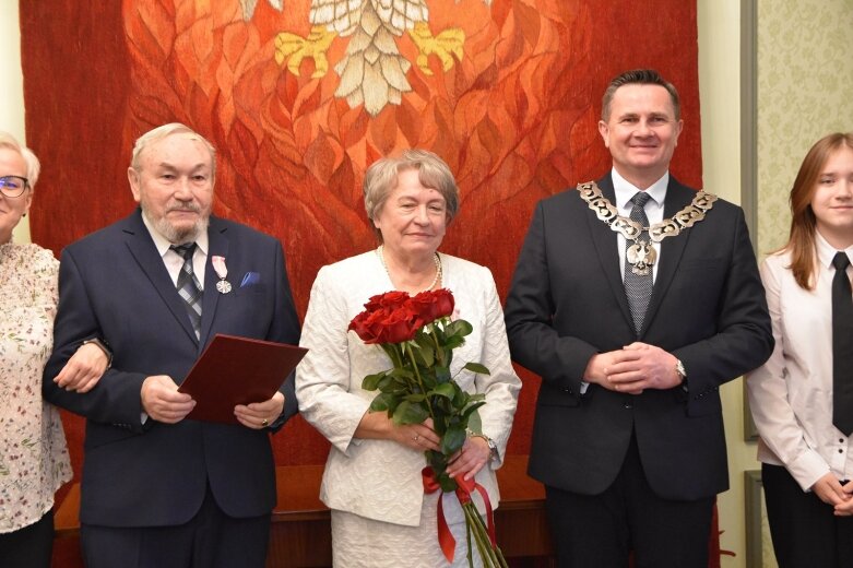  „R” nie daje gwarancji udanego małżeństwo. Złoci jubilaci zdradzają receptę na szczęśliwy związek 