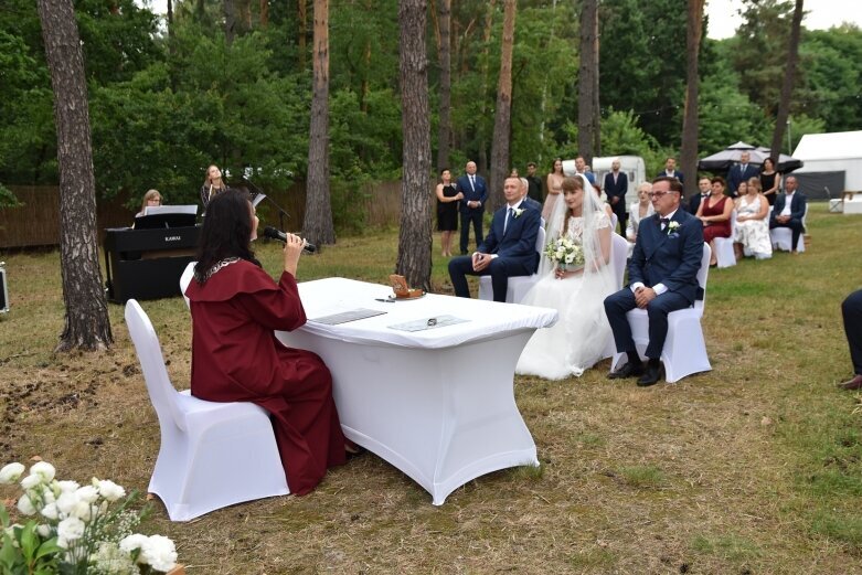  „TAK” powiedzieli sobie w samym środku Puszczy Bolimowskiej 