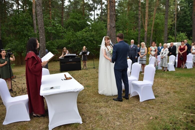  „TAK” powiedzieli sobie w samym środku Puszczy Bolimowskiej 