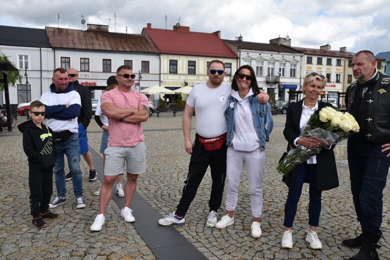  „Zobacz więcej” z przystankiem w Skierniewicach 