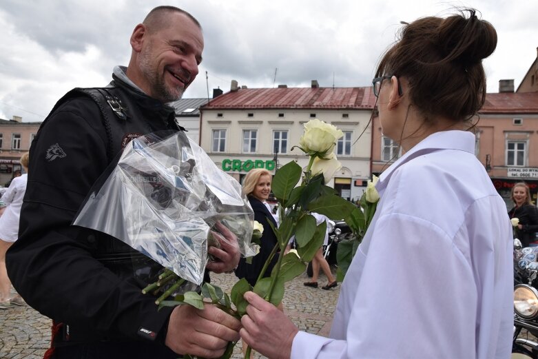  „Zobacz więcej” z przystankiem w Skierniewicach 