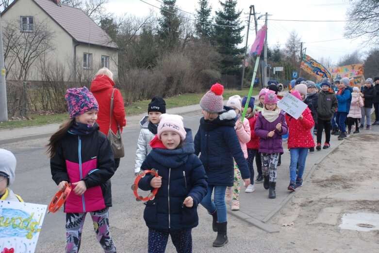  Dzieci z Godzianowa powitały wiosnę 