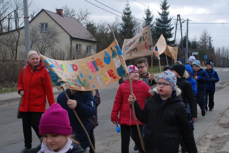  Dzieci z Godzianowa powitały wiosnę 