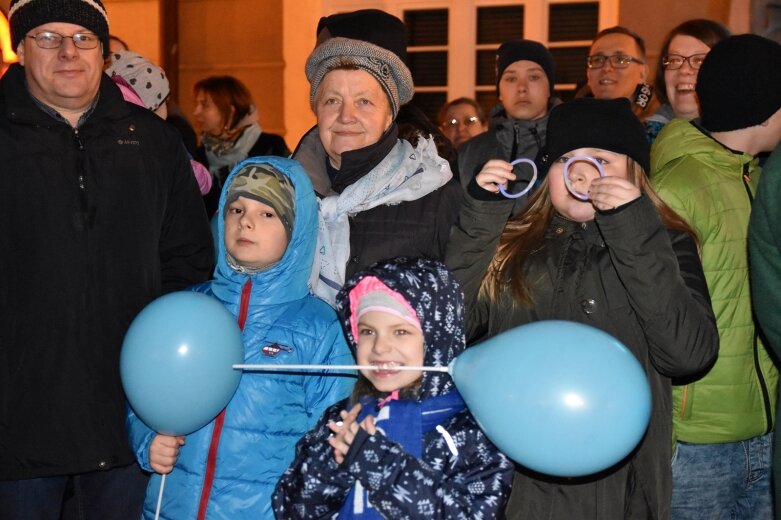  Skierniewice zaświeciły na niebiesko 