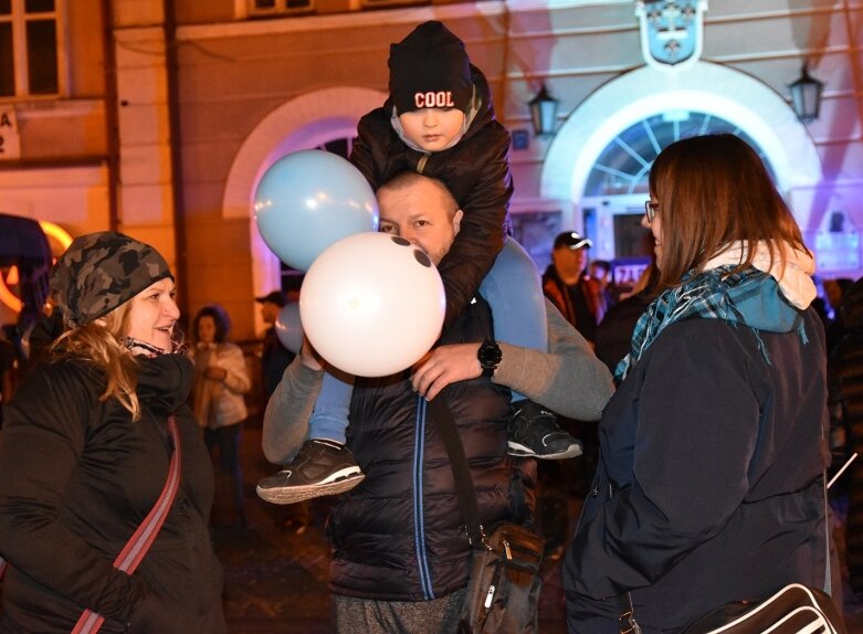  Skierniewice zaświeciły na niebiesko 