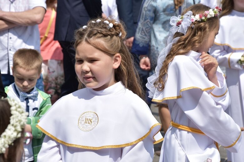  Komunia w parafii na osiedlu Zadębie 