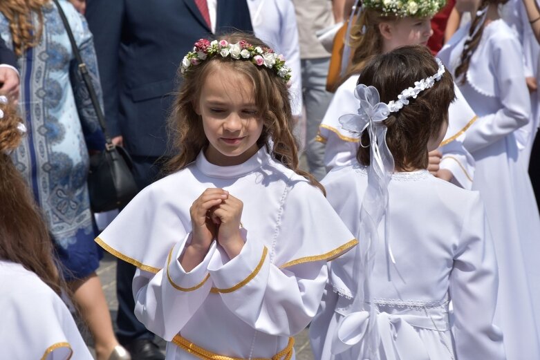  Komunia w parafii na osiedlu Zadębie 