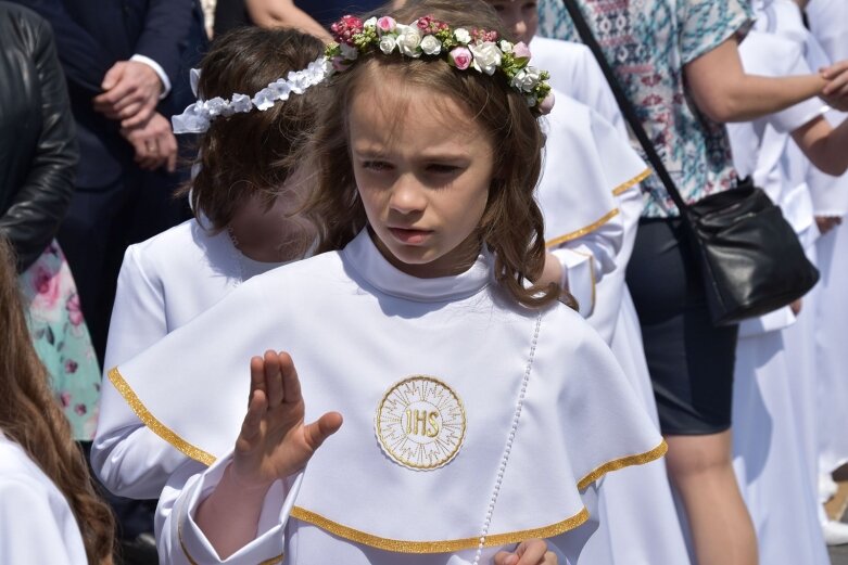  Komunia w parafii na osiedlu Zadębie 