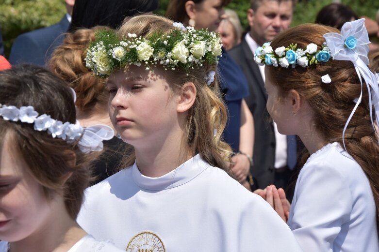  Komunia w parafii na osiedlu Zadębie 