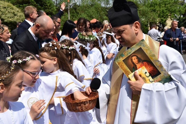  Komunia w parafii na osiedlu Zadębie 