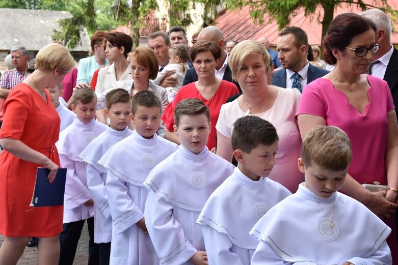  Komunia w kościele w Głuchowie 