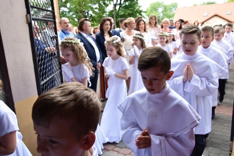  Komunia w kościele w Głuchowie 