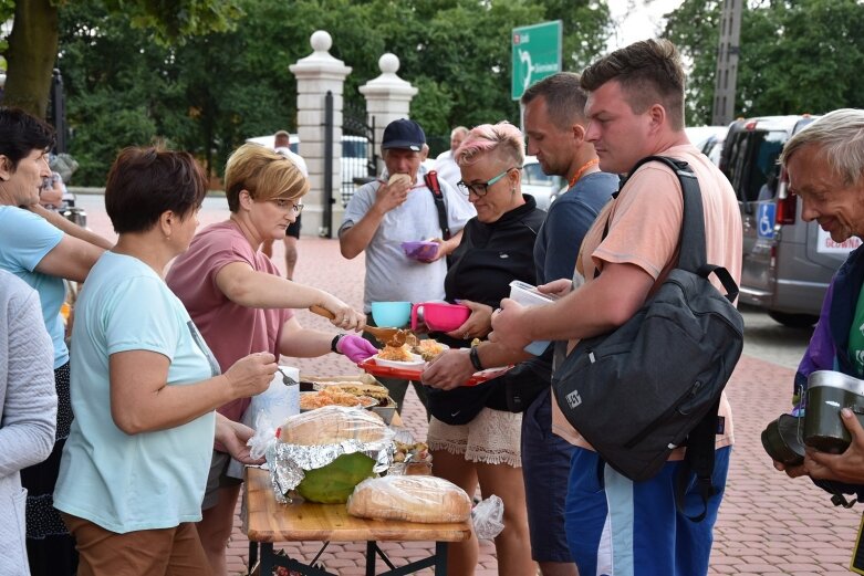  Pielgrzymka przybyła do Głuchowa 