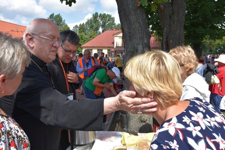  Pielgrzymka przybyła do Głuchowa 