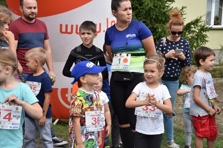  Biegali i chodzili w Borowinach 