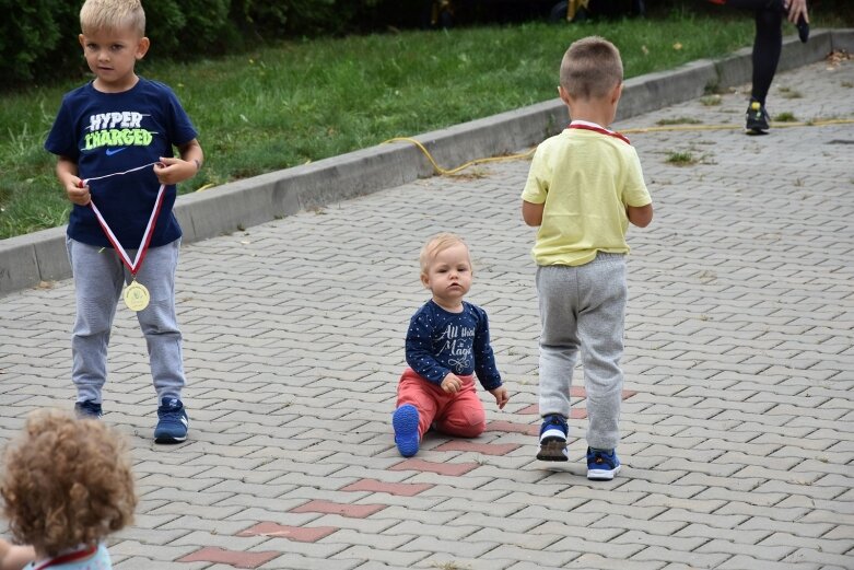  Biegali i chodzili w Borowinach 