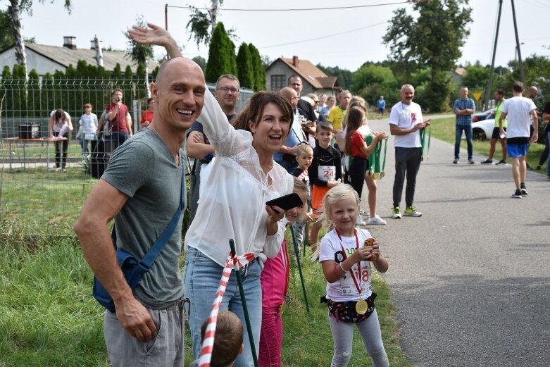  Biegali i chodzili w Borowinach 