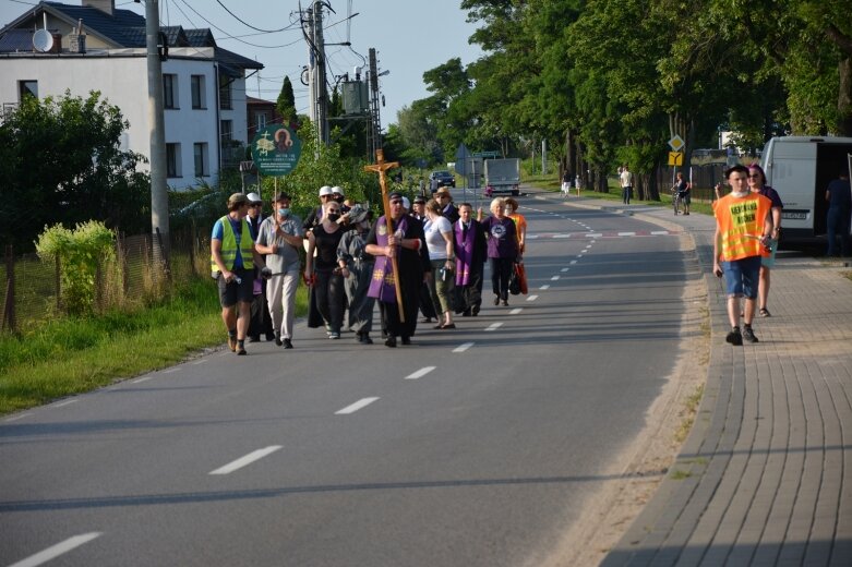  Pielgrzymka przeszła przez Maków 