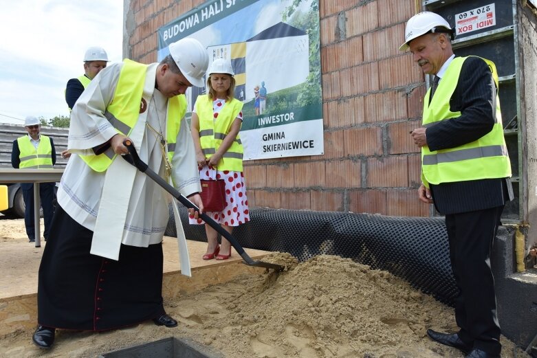  Sierakowice Prawe: Wmurowanie kamienia węgielnego 