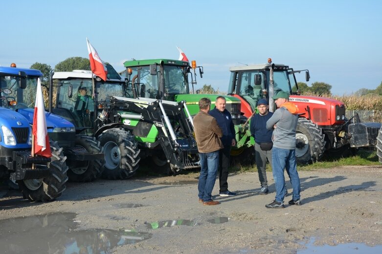  Na ulice powiatu wyjechało ponad 30 traktorów 