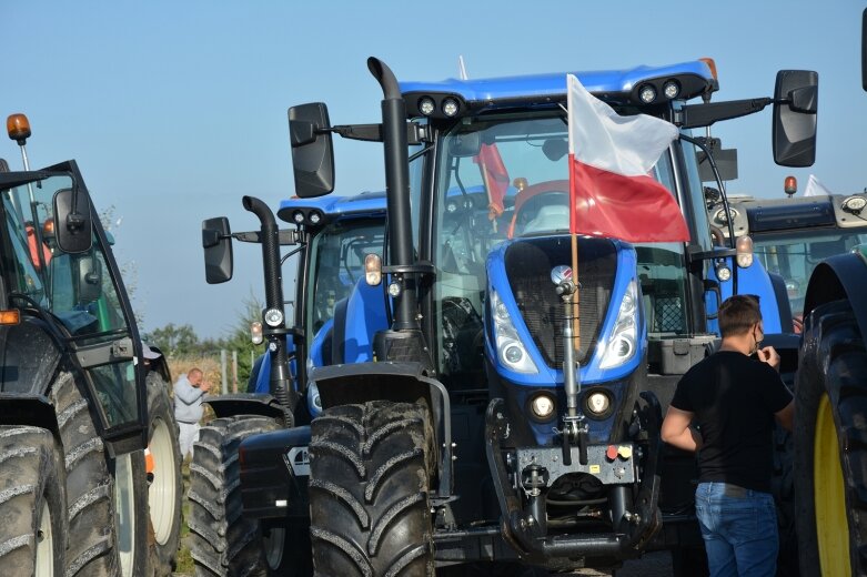  Na ulice powiatu wyjechało ponad 30 traktorów 