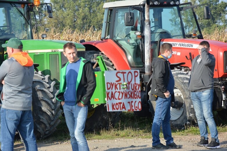  Na ulice powiatu wyjechało ponad 30 traktorów 