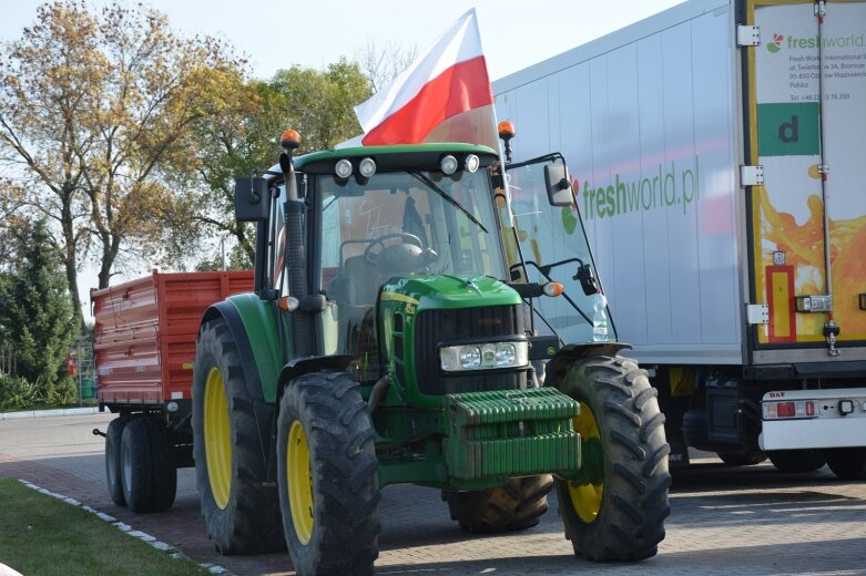  Na ulice powiatu wyjechało ponad 30 traktorów 