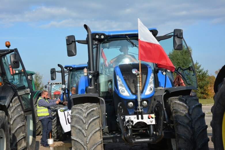  Na ulice powiatu wyjechało ponad 30 traktorów 