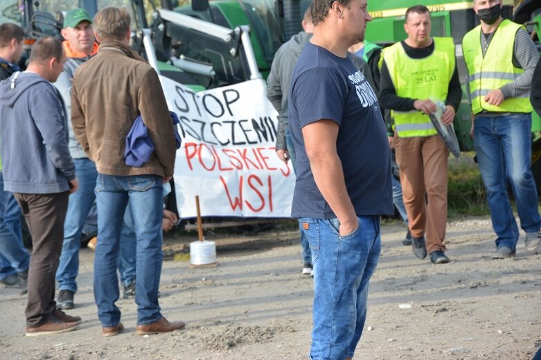  Na ulice powiatu wyjechało ponad 30 traktorów 