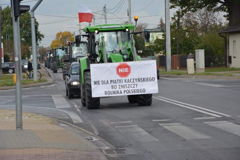  Na ulice powiatu wyjechało ponad 30 traktorów 