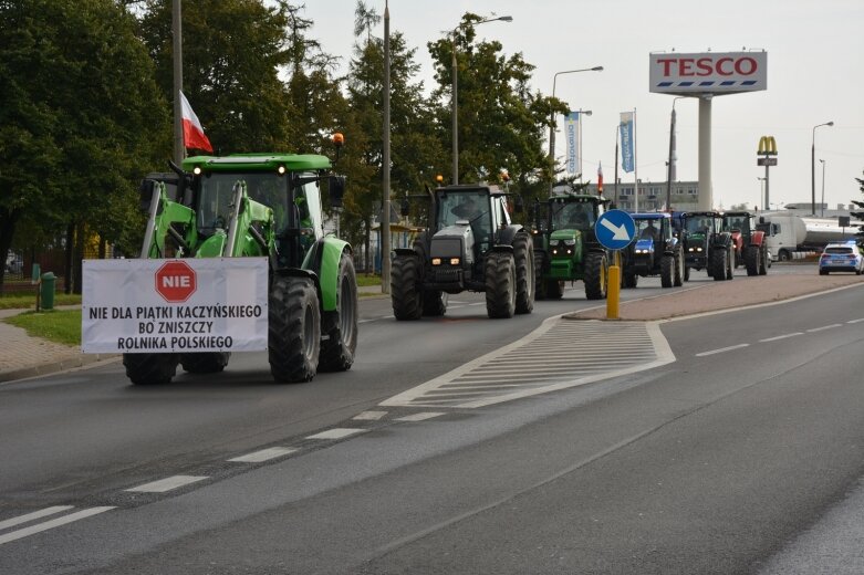  Na ulice powiatu wyjechało ponad 30 traktorów 