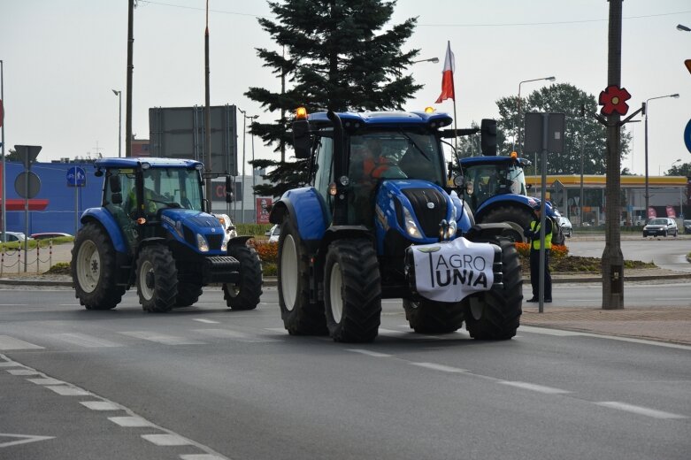  Na ulice powiatu wyjechało ponad 30 traktorów 