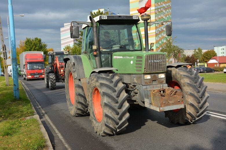  Na ulice powiatu wyjechało ponad 30 traktorów 