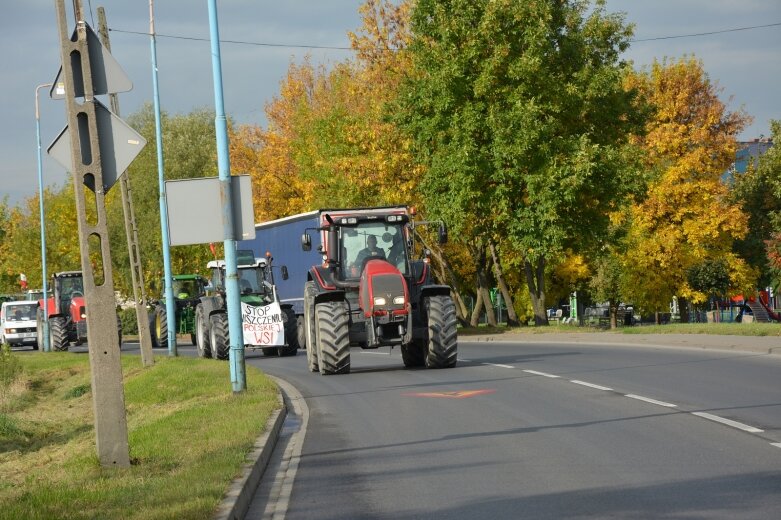  Na ulice powiatu wyjechało ponad 30 traktorów 