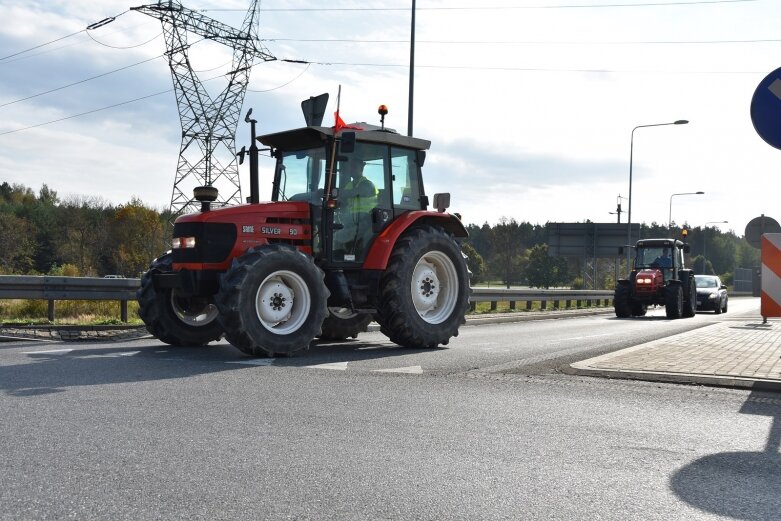  Na ulice powiatu wyjechało ponad 30 traktorów 