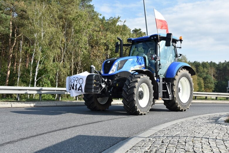  Na ulice powiatu wyjechało ponad 30 traktorów 