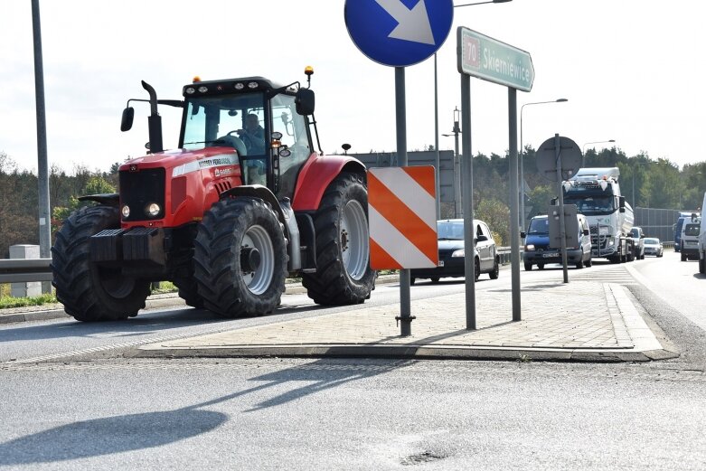  Na ulice powiatu wyjechało ponad 30 traktorów 